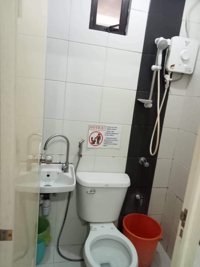 N&J Lopez Lodging House Pasay Buitenkant foto