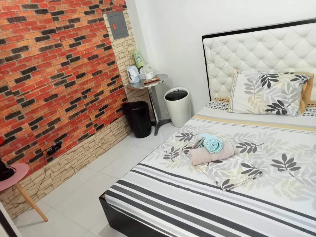 N&J Lopez Lodging House Pasay Buitenkant foto