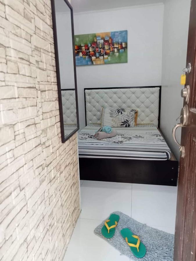 N&J Lopez Lodging House Pasay Buitenkant foto