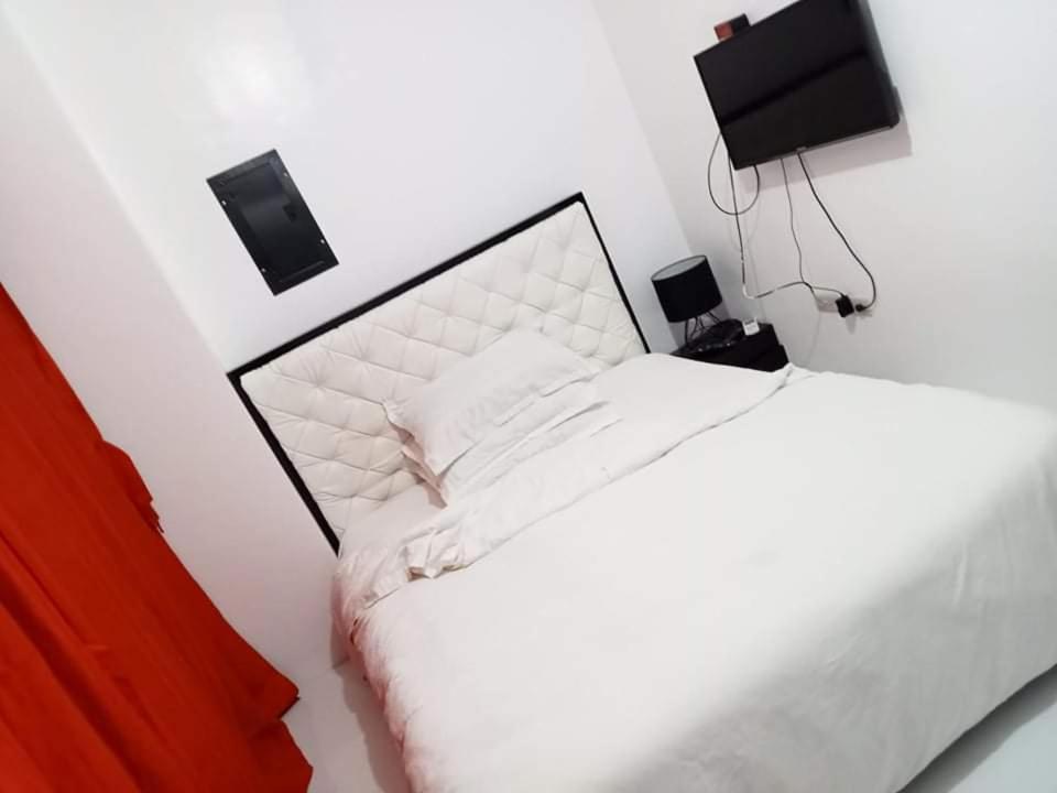 N&J Lopez Lodging House Pasay Buitenkant foto