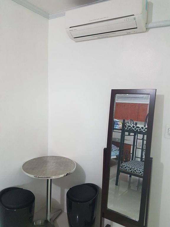 N&J Lopez Lodging House Pasay Buitenkant foto