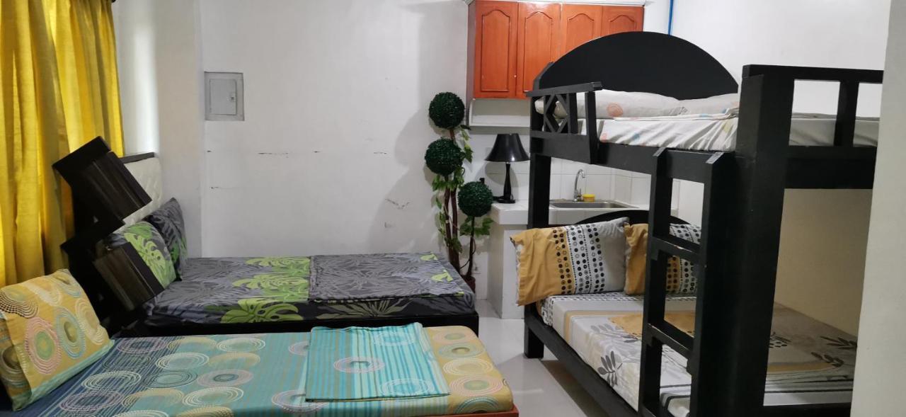 N&J Lopez Lodging House Pasay Buitenkant foto